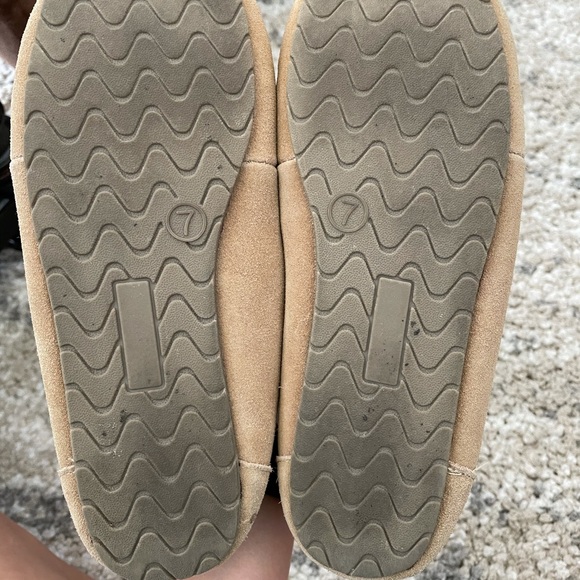 Women’s Cozy Fluffy  Moccasins - Picture 3 of 3